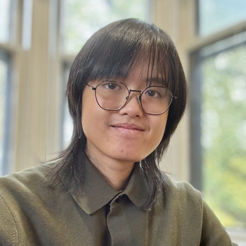 Huyen headshot
